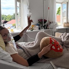 Bella Hadid shares photos of her during undisclosed medical treatment