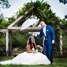 Bride wears mother's Sri Lankan going away sari for her wedding day