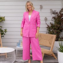 Shoppers rejoice over affordable linen pantsuit