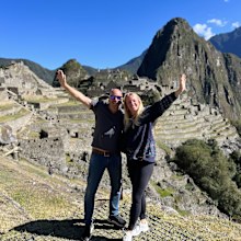 Jorrit and Jasmijn posing at Machu Picchu