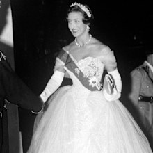 Princess Margaret, wearing a crinoline evening gown slashed with the Ribbon of the Garter and the Cartier Halo Tiara, arrives at the Sultan of Zanzibar's Royal Palace during her East African Tour.   (Photo by PA Images via Getty Images)