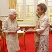 WINDSOR, ENGLAND - MARCH 16: Queen Elizabeth II presents the Queen's Gold Medal for Poetry to Grace Nichols during a private audience at Windsor Castle on March 16, 2022 in Windsor, England. (Photo by Steve Parsons - WPA Pool/Getty Images)