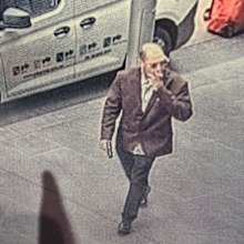 Melbourne CBD arrest after man carrying gun is arrested by police