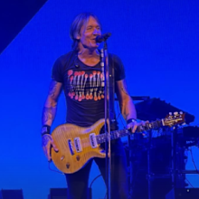 Keith Urban returns to the stage after Nicole Kidman divorce