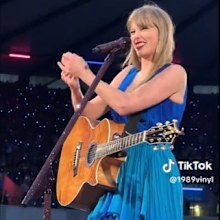 Taylor Swift hand cramp