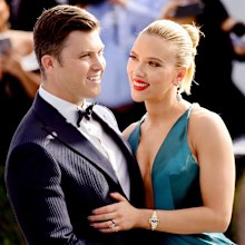Colin Jost (L) and Scarlett Johansson 
