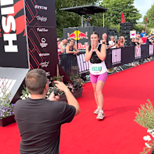 Moment man proposes to girlfriend as she crosses marathon finish line divides social media.