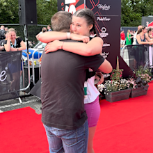 Moment man proposes to girlfriend as she crosses marathon finish line divides social media.