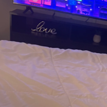 Man bedroom photo clue