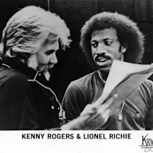 Kenny Rogers and Lionel Richie working on the song "Lady" in 1980. (Photo by Michael Ochs Archives/Getty Images)