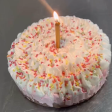 Tegan Maccormack reveals her 'genius' ice cream cake serving hack that requires no knife.