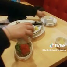 Restaurant server explains how customers should leave dirty dishes