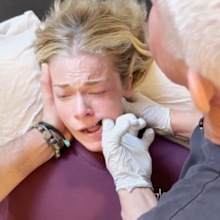 LeAnn Rimes receiving facial massageLeAnn Rimes receiving facial massage