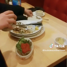 Restaurant server explains how customers should leave dirty dishes