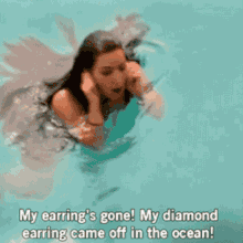 Kim Kardashian, Keeping With Up The Kardashians, earrings, Bora Bora