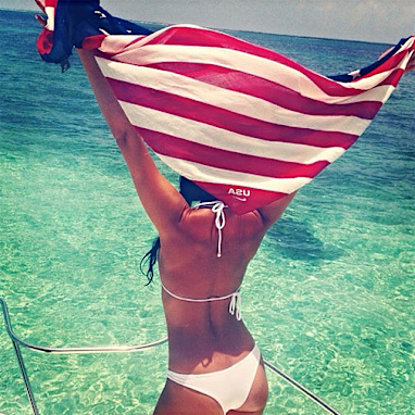 Snapping pics of herself anytime and anywhere. (Instagram)