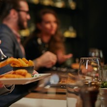 splitting dinner bill couple fight