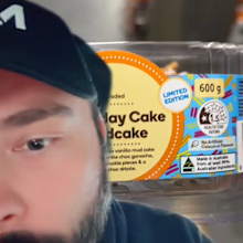 Food blogger @nectoriouspapi1 shares review of new Woolworths Birthday Party mudcake launching May 31 nationwide