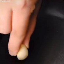 perfectly round egg frying hack garlic clove