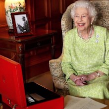 Queen red box