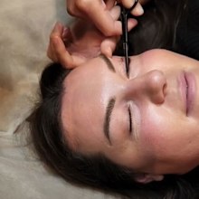 A screenshot of Michael cutting off Kasey's eyelashes on a TikTok Livestream.
