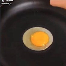 perfectly round fried egg hack