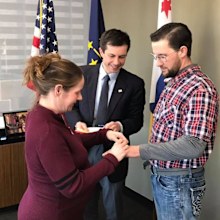 US mayor marries couple moments before bride gives birth