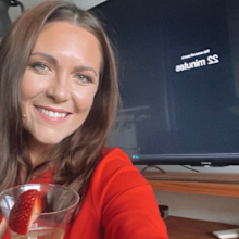 Rachel Baxter attends friend's wedding virtually