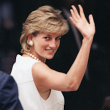 Princess Diana waving to an enthusiatic crowd on the last day of her visit in Chicago in 1996.