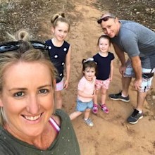 Naomi Richards with her husband and three daughters before being diagnosed with breast cancer.