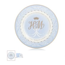 A plate celebrating Meghan and Harry's wedding RRP £39.00.