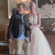 Portia de Rossi and Ellen DeGeneres renew wedding vows.
