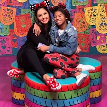 Vanessa Bryant, Gianna Bryant, Disneyland, photo