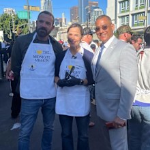 Ben Affleck Jennifer Garner volunteering thanksgiving 2024