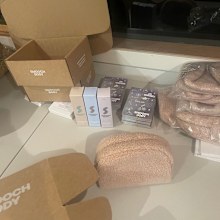 Luisa packed the first Smooch Body orders from her own home.