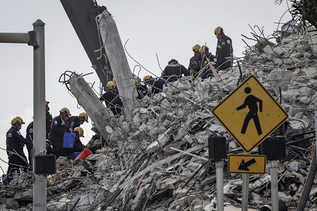 A ramped-up rescue effort at the collapsed South Florida condo building faced new threats from the weather as a tropical storm approached the state.
