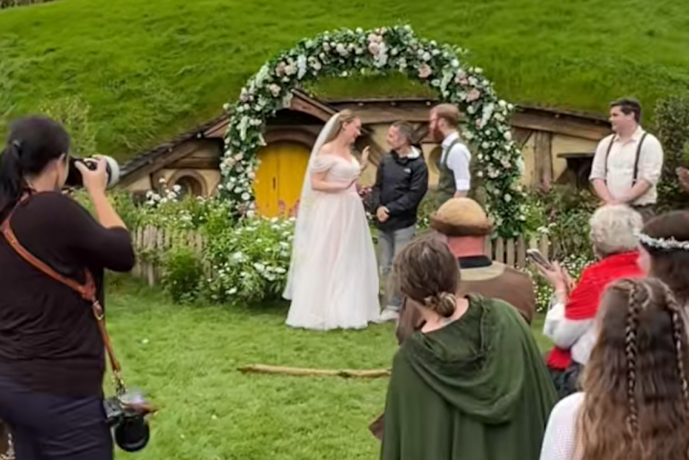 Elijah Wood crashes Hobbiton wedding