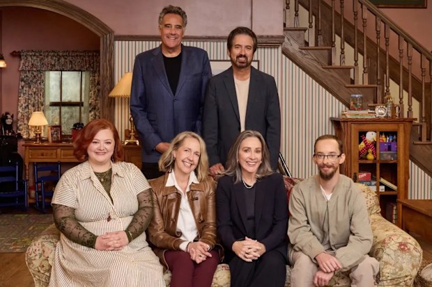 Brad Garrett, Ray Romano, Sullivan Sweeten, Patricia Heaton, Monica Horan, and Madylin Sweeten