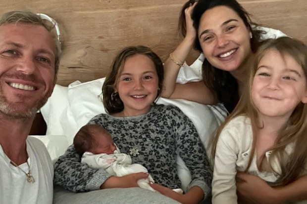 Gal Gadot with husband and three daughters. 