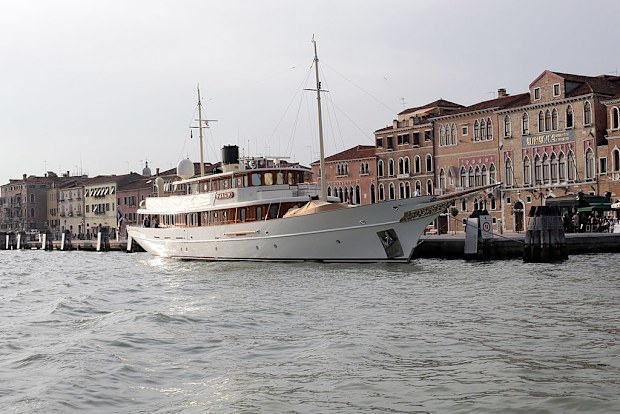 VENICE, ITALY - APRIL 26:  Johnny Depp's yacht arrives in Zattere on April 26, 2010 in Venice, Italy.  (Photo by Barbara Zanon/Getty Images)