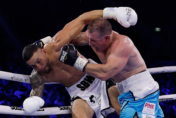  Sonny Bill Williams and Paul Gallen exchange punches during their heavyweight bout.
