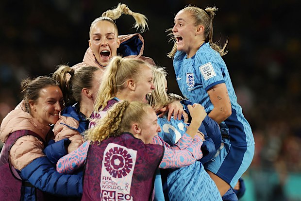 Alessia Russo celebrates her goal with teammates.