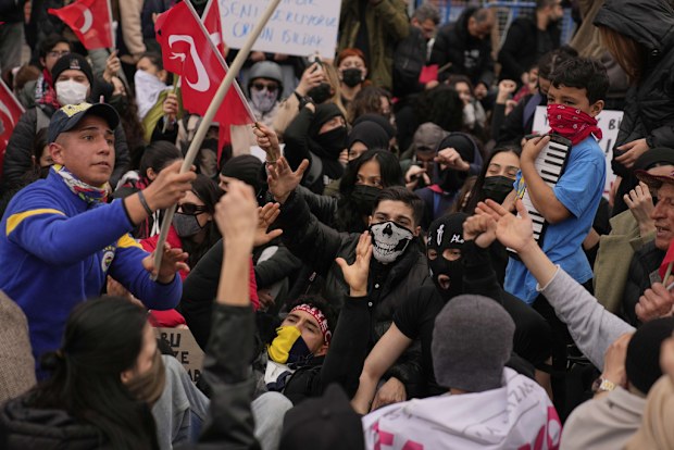 Turkey protests: Journalists detained as protests grow over jailing of ...