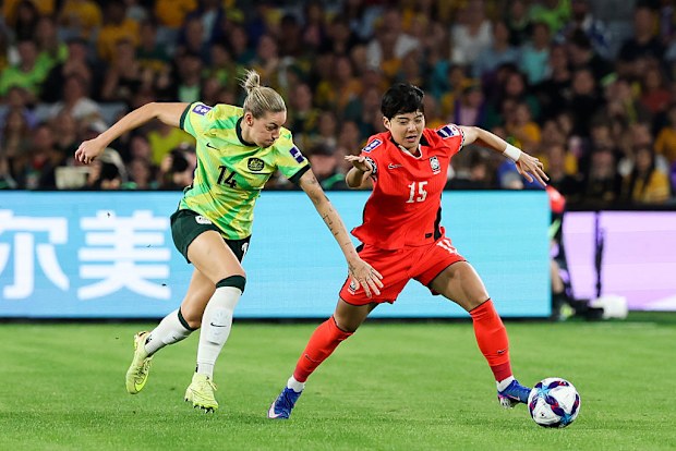 Jeon Yugyeong of Korea Republic competes for the ball with Alanna Kennedy.