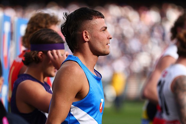 Harry Garside warms up for the half time sprint.