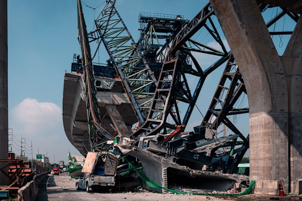 Construction crane collapse Thailand