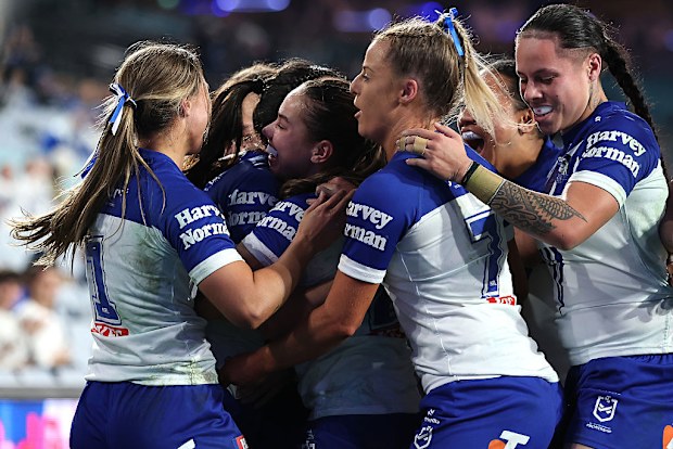 Los Bulldogs celebran un intento de mona Courtane.