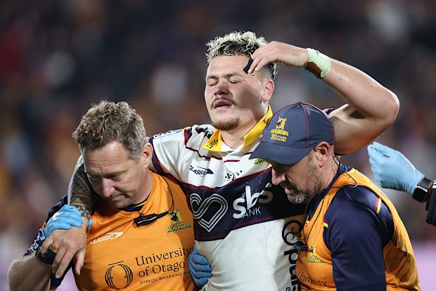 Caleb Tangitau of the Highlanders leaves the field injured.