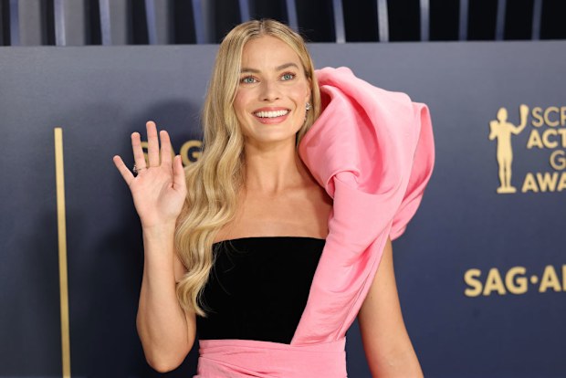LOS ANGELES, CALIFORNIA - FEBRUARY 24: Margot Robbie attends the 30th Annual Screen Actors Guild Awards at Shrine Auditorium and Expo Hall on February 24, 2024 in Los Angeles, California. (Photo by Monica Schipper/FilmMagic)