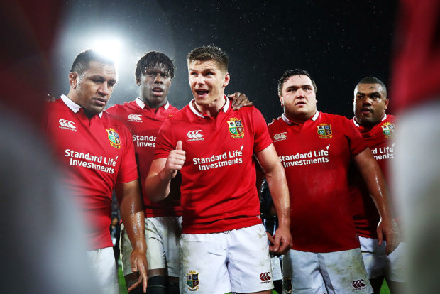 Owen Farrell of the Lions talks to the team in Wellington.